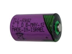 La PILA TLL-5902 TADIRAN 1/2AA 3.6V 900mAh es una batería de litio de alta calidad, diseñada para aplicaciones industriales y de larga duración. Su alta estabilidad y rendimiento la hacen ideal para equipos electrónicos, sistemas de medición, dispositivos médicos y más. *Reemplazo de la pila TL-5902 TADIRAN
