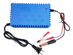 Cargador Techman TC-123 de 12V y 3Ah, ideal para cargar baterías ácido-plomo de forma segura y eficiente.