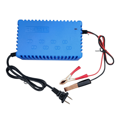 Cargador Techman TC-123 de 12V y 3Ah, ideal para cargar baterías ácido-plomo de forma segura y eficiente.