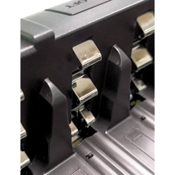 Cargador Powerex MH-C808M LCD de 8 bahías para baterías AA AAA C y D recargables